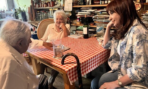 Cristina visitó a Pepe Mujica: «Encuentro de dos viejos amigos en tono de despedida» | Cálida reunión en la chacra de Montevideo
