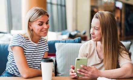 Qué significa exponer toda la vida en redes sociales, según la psicología