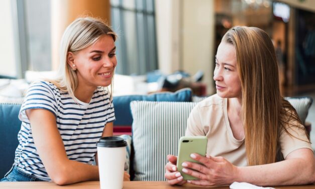 Qué significa exponer toda la vida en redes sociales, según la psicología