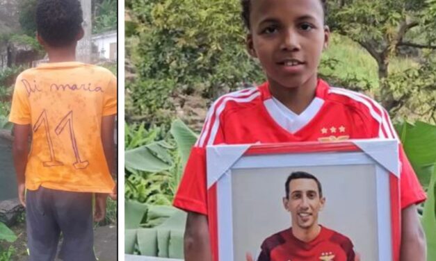 El conmovedor gesto de Ángel Di María con un niño de Cabo Verde que «fabricó» su camiseta