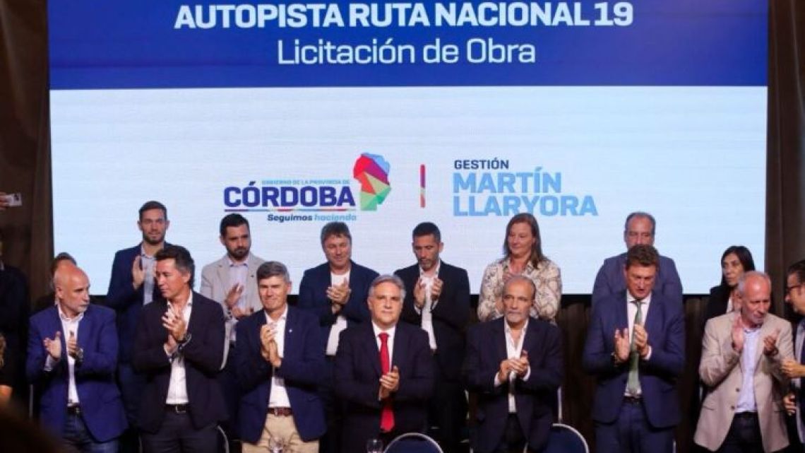 Llaryora en el acto de licitación para terminar la ruta 19: «Córdoba se hace cargo de lo que la Nación no se hace cargo»