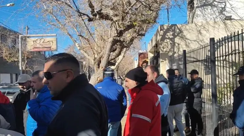 Malestar en el transporte: choferes de colectivos evalúan una protesta en la UTA