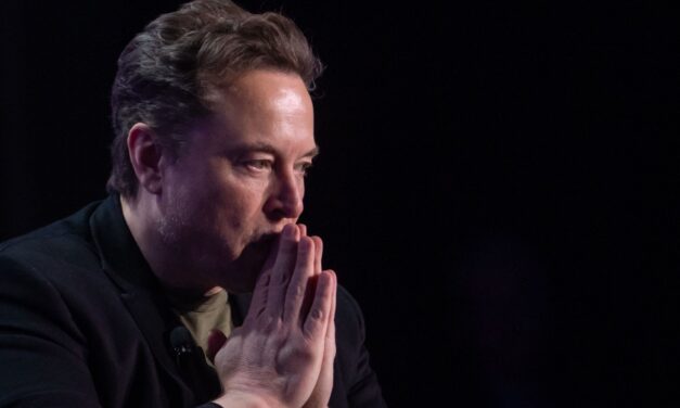 Elon Musk denunció un «ciberataque masivo» contra X