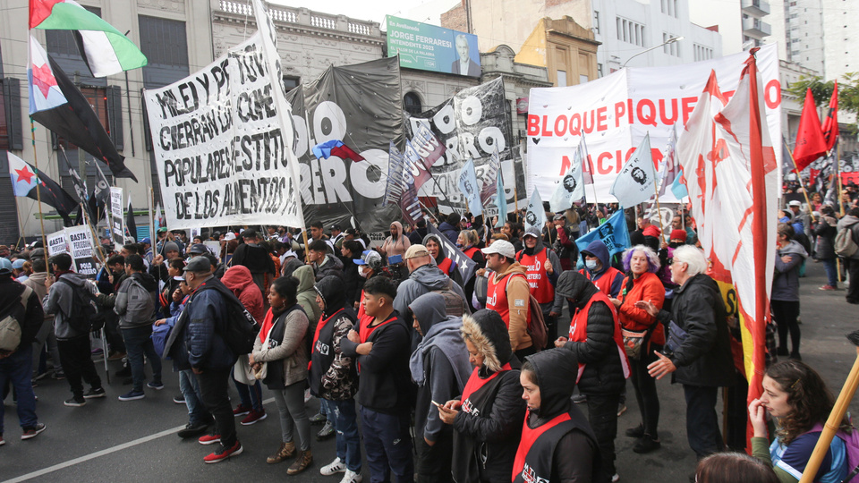 Una cautelar que impide quitar planes sociales por protestar contra el Gobierno | El fin de la amenaza de que «el que corta no cobra»Â