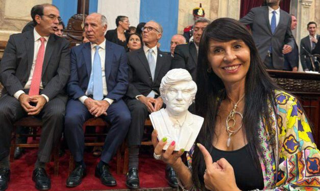 Un busto de Milei, jeques árabes y un cacerolazo: las "perlitas" del discurso del Presidente