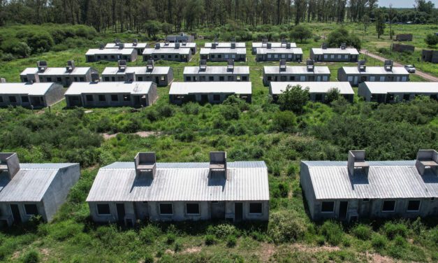 Un abrazo contra la destrucción | Trabajadores de la exsecretaría de Hábitat y Vivienda se movilizan el lunes 