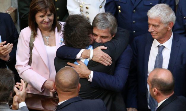 Un DNU ilegal a medida del FMI | El Presidente se autoaprobó el acuerdo para tomar nueva deuda 