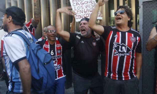 El Gobierno amenaza con aplicar derecho de admisión a hinchas que marchen con los jubilados | Piden que se expresen «de manera pacífica»
