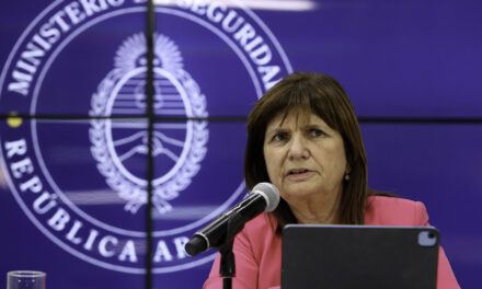 El Gobierno justificó la feroz represión a la marcha en defensa de los jubilados | «Fueron preparados para matar», dijo Bullrich