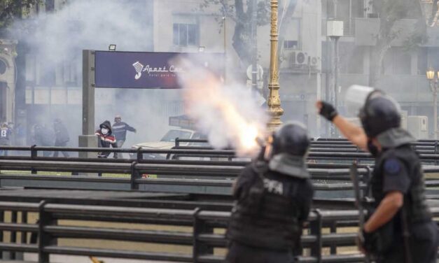 El Gobierno festeja su brutal represión