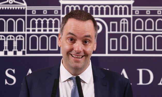 Manuel Adorni defendió a Patricia Bullrich y aseugró que «debería ser condecorada» | Calificó la represión como un «ejemplo de excelencia»