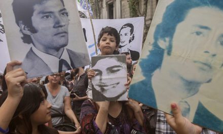Una sola marcha contra la avanzada negacionista de Milei | El acto central será a las 16.30 en Plaza de Mayo