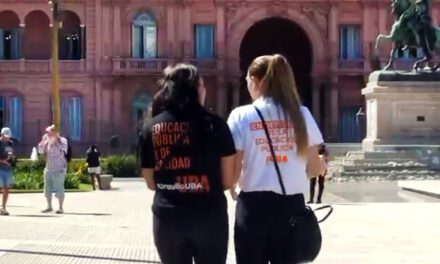 Una clase en la Plaza de Mayo para que Milei aprenda la importancia de la educación pública | En medio del ajuste del Gobierno a las universidades