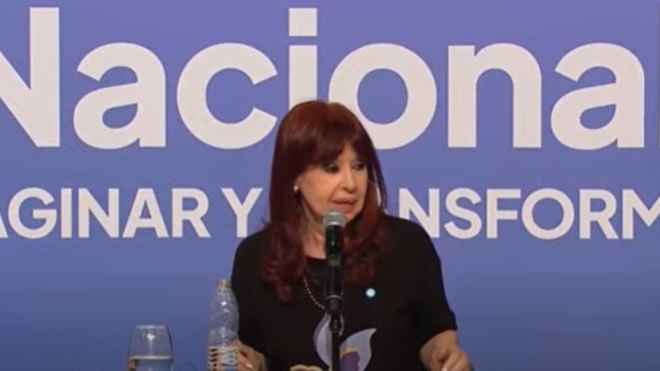 Cristina Kirchner sobre el acuerdo con el FMI: «Le votaron un cheque en blanco» | La expresidenta dijo que Argentina vive un «descomposición institucional que abarca a los tres poderes del Estado».