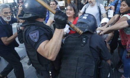 Los gastos millonarios de Patricia Bullrich para reprimir las protestas | El operativo en la última marcha de los jubilados costó 600 millones