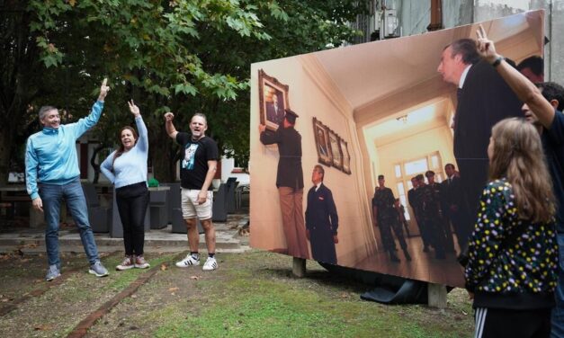 Repusieron en la exESMA la imagen de Néstor Kirchner bajando el cuadro de Videla | Día de la Memoria