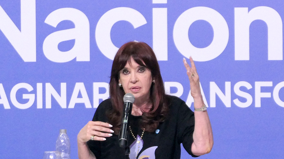 Cristina Kirchner cuestionó el préstamo del Fondo Monetario | Acusó a Milei de «mentiroso» y a Caputo de «patinador serial de dólares ajenos»