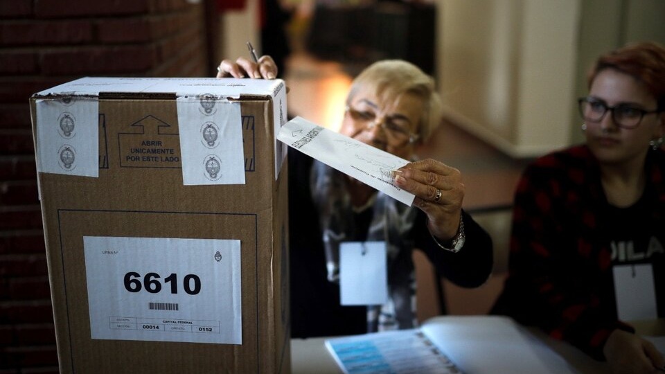 Santoro adelante, pero en un escenario peleado | Los encuestadores analizan la elección en la Ciudad de Buenos Aires