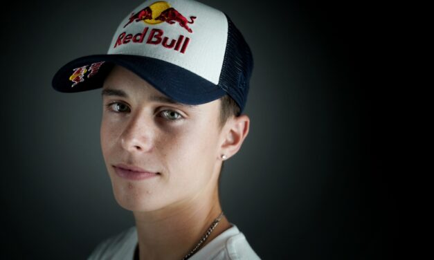 A los 17 años está a solo dos pasos de llegar al MotoGP