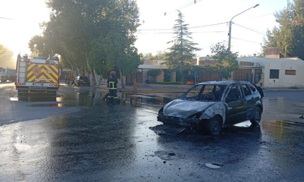 ÚLTIMO MOMENTO: se incendió un automivil en Santa Lucia