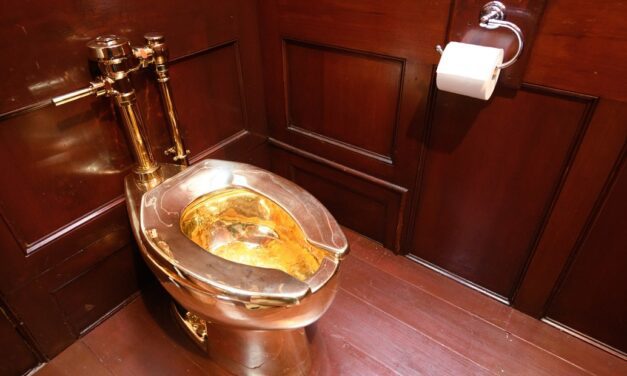 Declararon culpables a los ladrones del inodoro de oro valuado en 6 millones de dólares