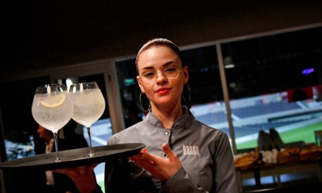 Cuántas bebidas conviene pedir en una primera cita, según especialistas