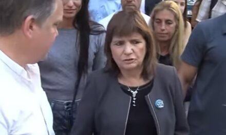 Patricia Bullrich recorrió la Ciudad y advirtió a Jorge Macri: «Tiene la motosierra desafilada»