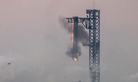Colosal hazaña de Elon Musk: logró «recuperar» uno de los gigantescos impulsores del Starship