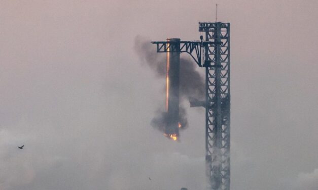 Colosal hazaña de Elon Musk: logró «recuperar» uno de los gigantescos impulsores del Starship