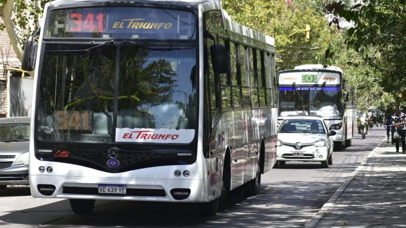Choferes de colectivos protestaron por la refinanciación de sueldos