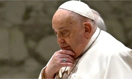 Papa Francisco: Una de las personas más cercanas anticipa que deberá volver a aprender a hablar