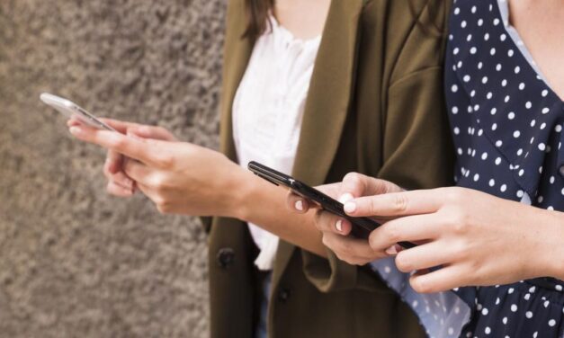 ¿Los teléfonos escuchan tus conversaciones para publicidad? Un informe filtrado reveló la verdad