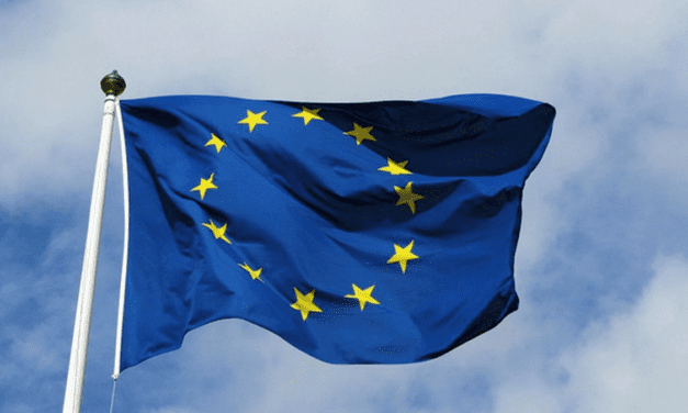 Con el objetivo de seguir negociando, la UE suspende los aranceles contra Estados Unidos hasta agosto