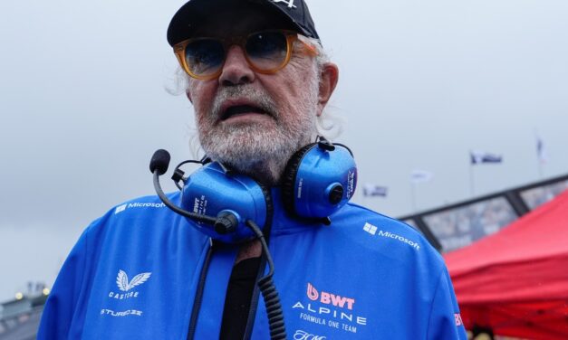 Tiene el número de un tal Colapinto…