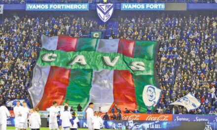 Admisión para 16 barras bravas de Vélez