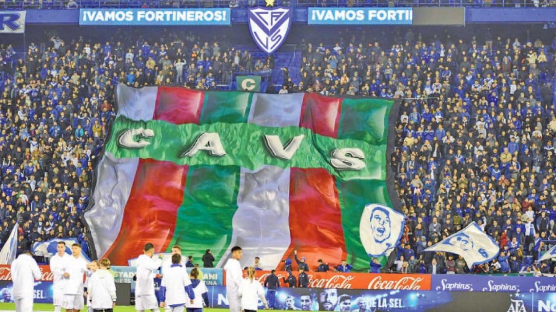 Admisión para 16 barras bravas de Vélez