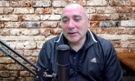 <div class="volanta-custom" style="
                color: #444;
                font-size: 0.8rem;
                font-weight: 600;
                line-height: 1.1;
                margin-bottom: 6px;
                text-transform: uppercase;
                letter-spacing: 0.3px;
                text-align: left;
            ">¿No sabe quién soy yo?</div><div class="post-title-custom" style="text-align: left;">INCREÍBLE: Diputado nacional habría intentado chapear en un control policial</div>