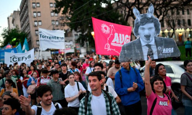 Los gremios universitarios se suman al paro general | El Frente Universitario de docentes y no docentes adhiere a la huelga de la CGT