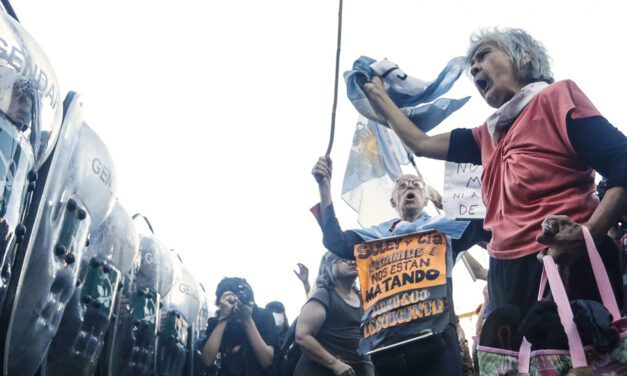 La marcha de los jubilados abre las 36 horas de protestas contra el Gobierno | Preparativos para la marcha de este miércoles