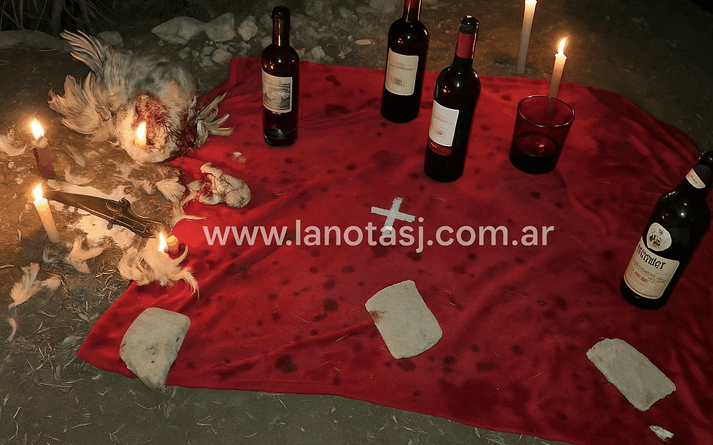 <div class="volanta-custom" style="
                color: #444;
                font-size: 0.8rem;
                font-weight: 600;
                line-height: 1.1;
                margin-bottom: 6px;
                text-transform: uppercase;
                letter-spacing: 0.3px;
                text-align: left;
            ">magia negra</div><div class="post-title-custom" style="text-align: left;">IMPACTANTE: Misterioso ritual en el Villicum   con animales  que fueron  rescatados por proteccionistas</div>