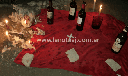 <div class="volanta-custom" style="
                color: #444;
                font-size: 0.8rem;
                font-weight: 600;
                line-height: 1.1;
                margin-bottom: 6px;
                text-transform: uppercase;
                letter-spacing: 0.3px;
                text-align: left;
            ">magia negra</div><div class="post-title-custom" style="text-align: left;">IMPACTANTE: Misterioso ritual en el Villicum   con animales  que fueron  rescatados por proteccionistas</div>