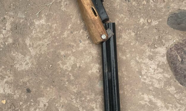 Secuestran un arma tumbera y un machete a un hombre violento en Rawson
