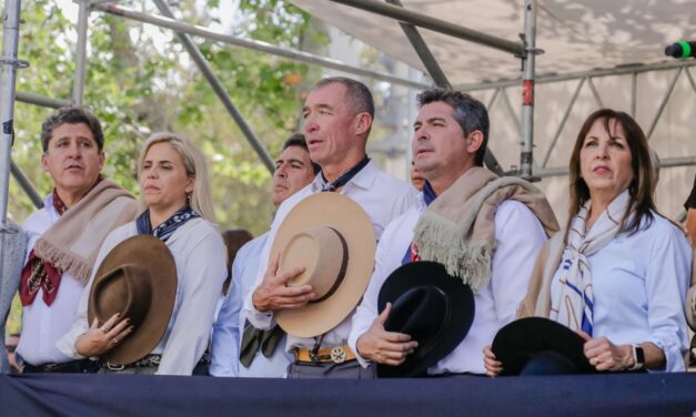 Orrego participó del inicio de la XXXIV Cabalgata de la Fe a la Difunta Correa