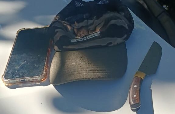 Persecución en Capital: Una pareja robó un celular, huyó con un cuchillo carnicero y terminó tras las rejas