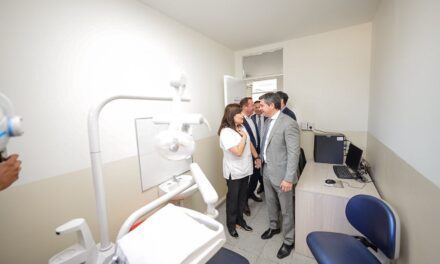 El gobernador Orrego inauguró la ampliación del Centro de Salud Las Lomitas