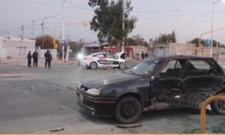Grave accidente en el Conector Sur: Un patrullero chocó y hay heridos, entre ellos dos menores