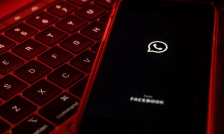 Cuatro usos muy comunes de WhatsApp que te pueden meter en problemas legales