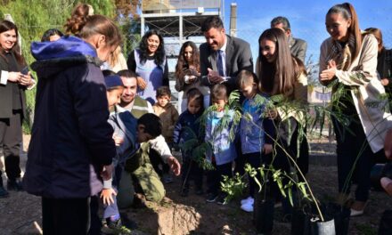 Alumnos del ENI 41 de Caucete plantaron árboles por el Día de la Responsabilidad Social