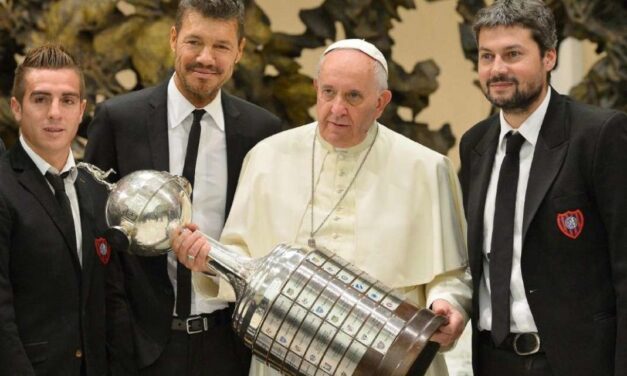 Julio Buffarini, el cordobés que le llevó la Copa Libertadores al Papa Francisco