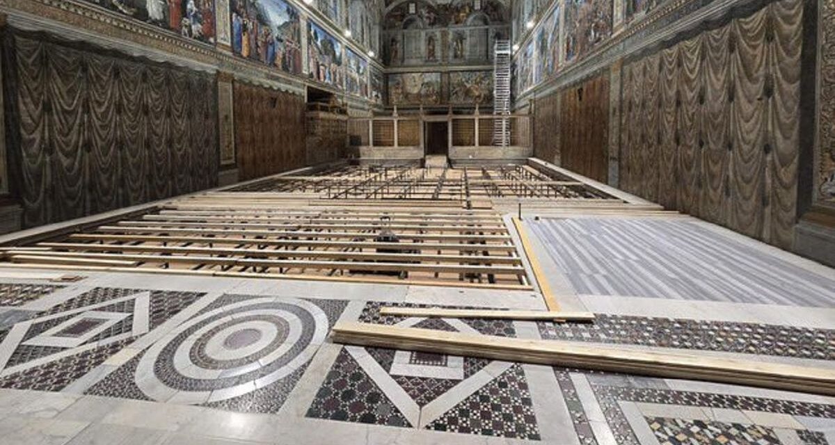 Cómo se prepara la Capilla Sixtina para el Cónclave que elegirá al sucesor del papa Francisco